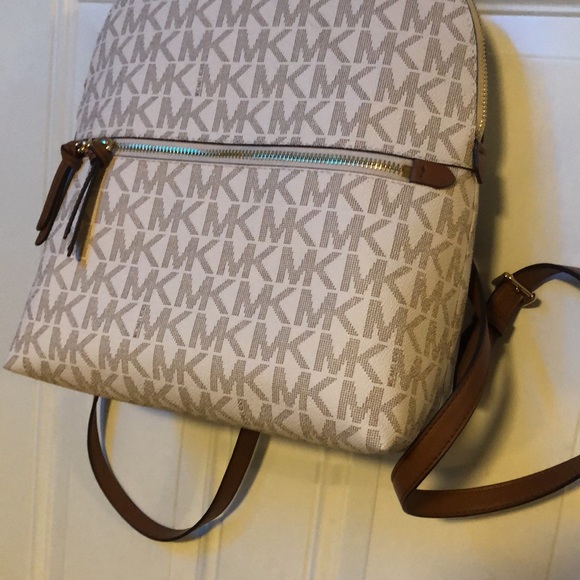 Michael Kors backpack 🎒 NWT - Picture 2 of 9